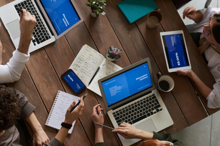 pexels-fauxels-3183188